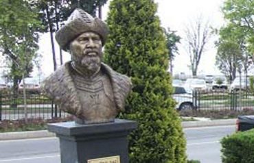 Ertugrul statue