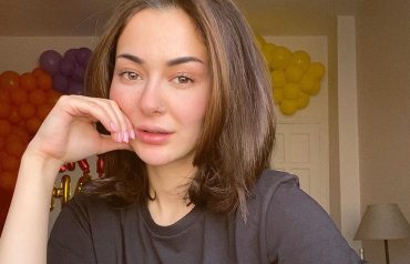 hania aamir skin