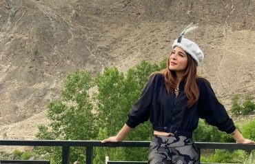 celebrities travelling during covid