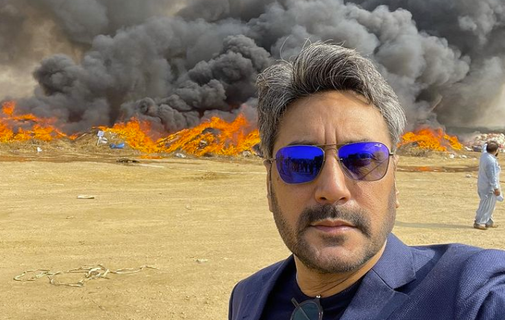 Adnan Siddiqui selfie meme