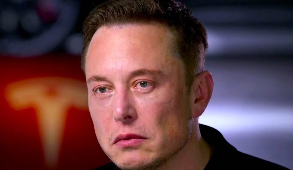 Elon Musk loses his postion as the 'World's Richest Man' to Bernard Arnault.  - YabaLeftOnline